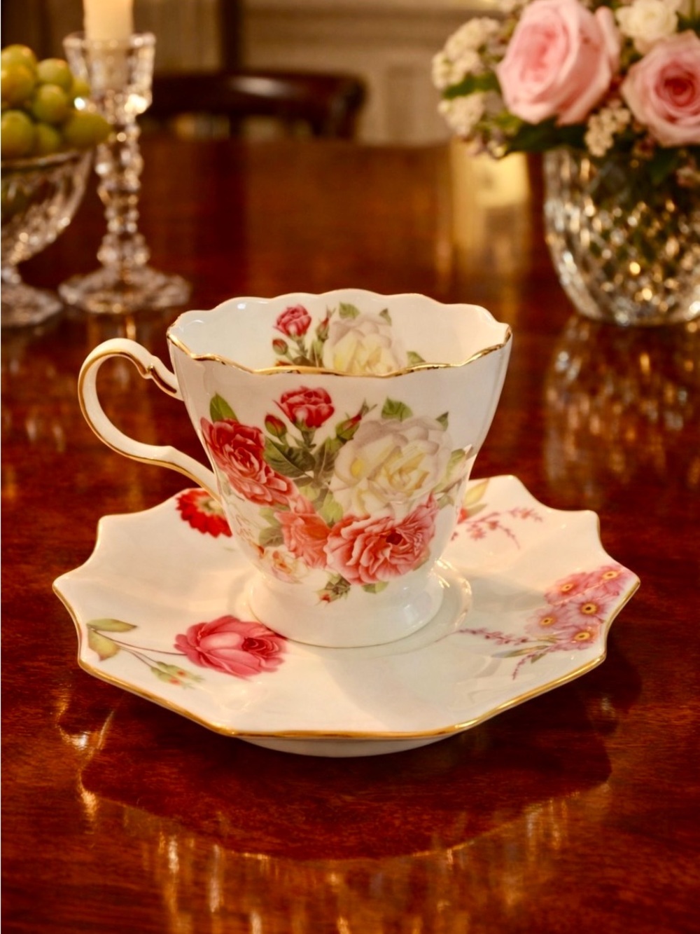 🌸A Meritage Pink & White Rose Tea cup & Matching Saucer. Flawless condition 🌸